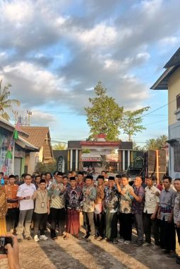 Diiringi Selawatan, 3 Bacalon Kades Barejulat Daftar