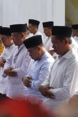 Kemarau Panjang, PDAM Tirta Ardhia Rinjani Lombok Tengah Gelar Salat Istisqo Memohon Hujan